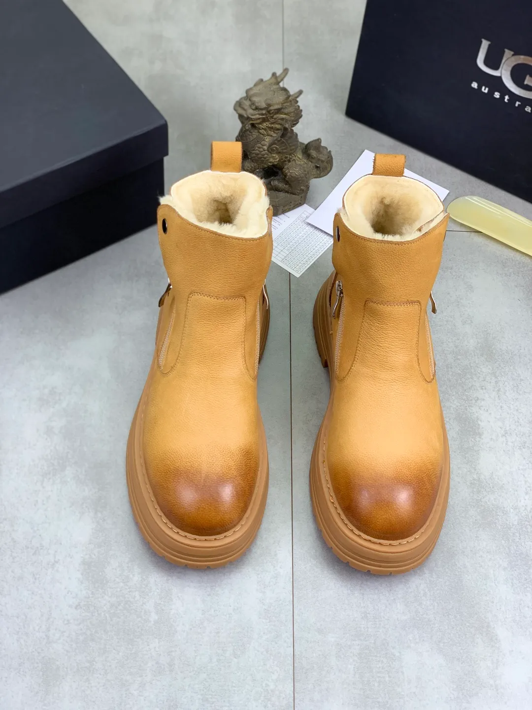 Men's men's shoes 💰P660 New arrival 🆕🆕🆕 IUGGI Men's British retro Martin boots Winter new men's outdoor hiking boots First layer of cowhide on the outside and wool on the inside Comfortable and warm Rubber sole sole Non-slip and firm Trendy and fashionable Casual and versatile Size: 38-44 (45 customized) Color: three colors